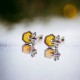 Cercei mini albinuță cu miere • HONEY • Argint 925 Rodiat