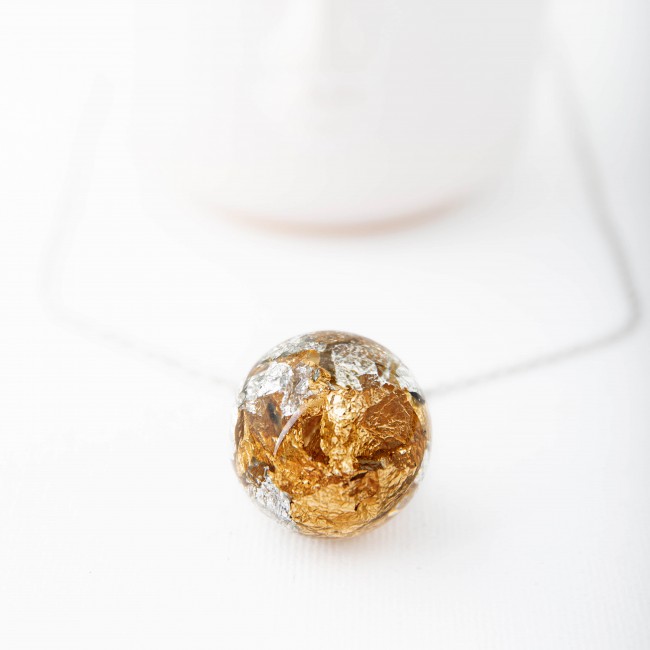 Pandantiv sferă cu Foită din Aur și Argint în rășină • ALEXIA • Oțel Inoxidabil