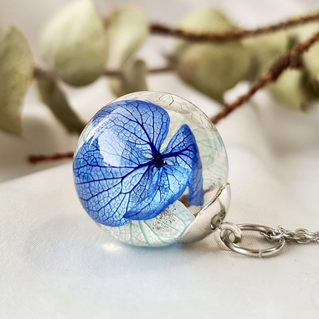 Pandantiv sfera cu Flori de Hortensie albastru alb • MAY BLUE • Oțel Inoxidabil