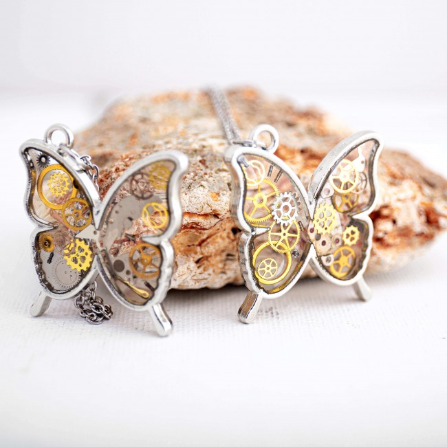 Pandantiv fluture steampunk cu piese de ceas și lanț inox • FLY • Oțel Inoxidabil