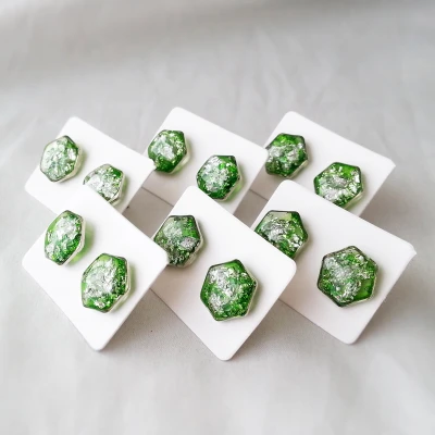 Cercei cu Foiță din Argint în rășină verde  • GREEN HEXA • Oțel Inoxidabil