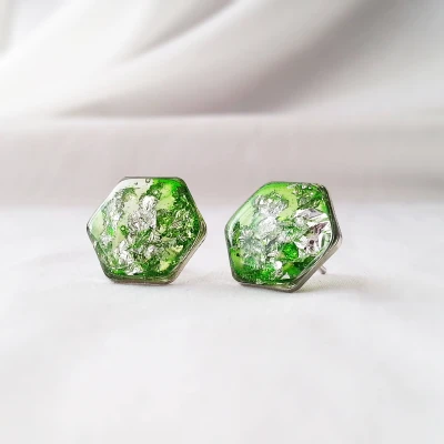 Cercei cu Foiță din Argint în rășină verde  • GREEN HEXA • Oțel Inoxidabil