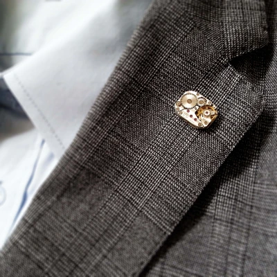 Insignă cu pin de rever steampunk din mecanism de ceas cu rubine încrustate  • GRANDI • 
