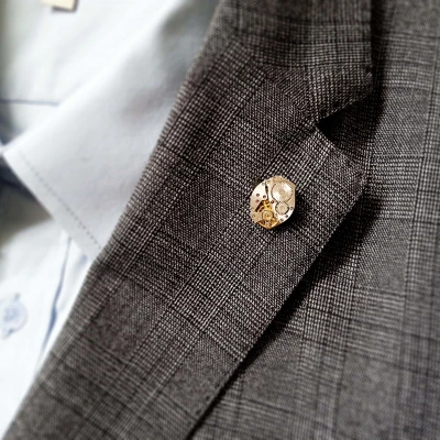 Insignă cu pin de rever steampunk din mecanism de ceas cu rubine încrustate  • DIAMANT • 