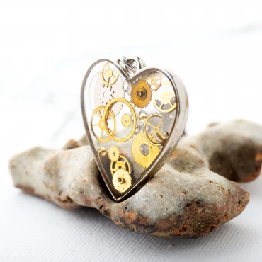 Pandantiv inima steampunk cu piese de ceas • LOVE • Oțel Inoxidabil