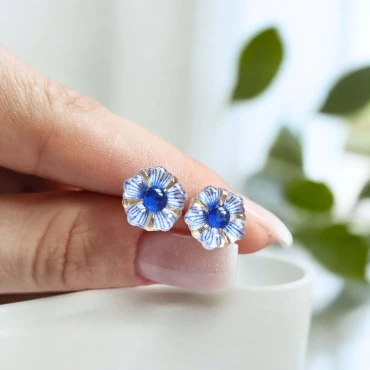 Cercei cu șurub, floare din rașină • BLUE FLORA • Oțel Inoxidabil